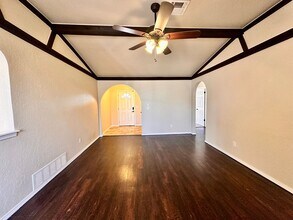 401 S Bouziden Dr in Moore, OK - Building Photo - Building Photo