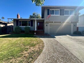 1122 Viscaino Ave in Sunnyvale, CA - Foto de edificio - Building Photo