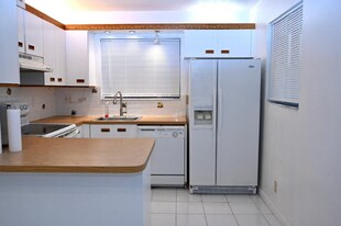 2372 NW 39th Ave in Coconut Creek, FL - Building Photo