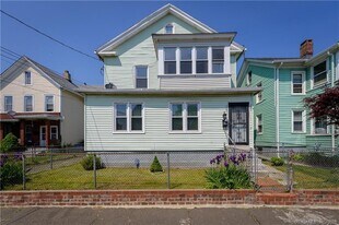 137 Deacon St in Bridgeport, CT - Building Photo