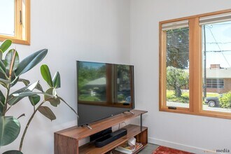 2038 NE Morgan St in Portland, OR - Building Photo - Building Photo