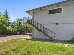 4748 Greenholme Dr in Sacramento, CA - Foto de edificio - Building Photo