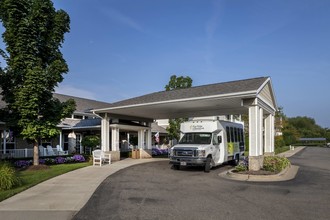 Pine Ridge of Plumbrook Senior Living in Sterling Heights, MI - Building Photo - Building Photo