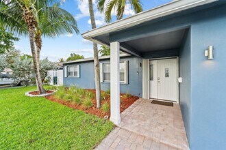 2005 NW 37th St in Oakland Park, FL - Building Photo - Building Photo
