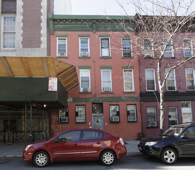 844 Kent Ave in Brooklyn, NY - Building Photo