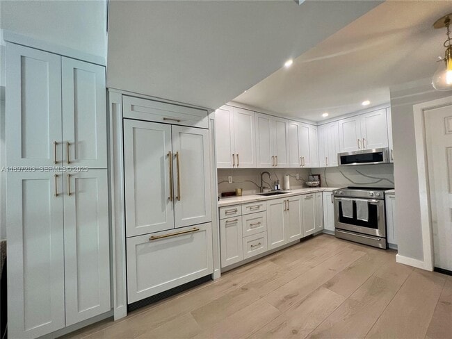 property at 3220 W Trade Ave