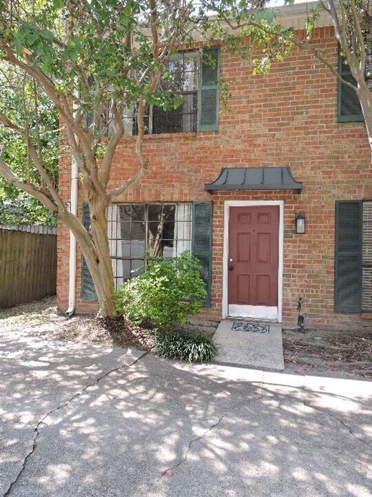 2293 Hollydale Ave in Baton Rouge, LA - Building Photo