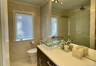 16 N Shore Rd in Hampton Bays, NY - Building Photo - Building Photo