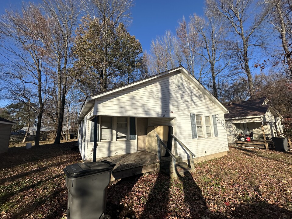 608 Magnolia Dr in Paragould, AR - Building Photo