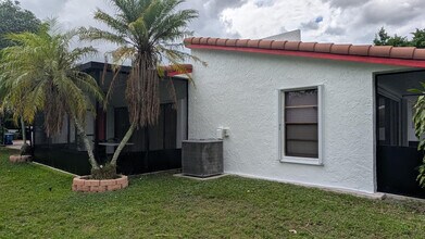 3635 NW 82nd Ave in Sunrise, FL - Building Photo - Building Photo