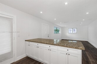 6910 Bay Dr in Miami Beach, FL - Building Photo - Building Photo