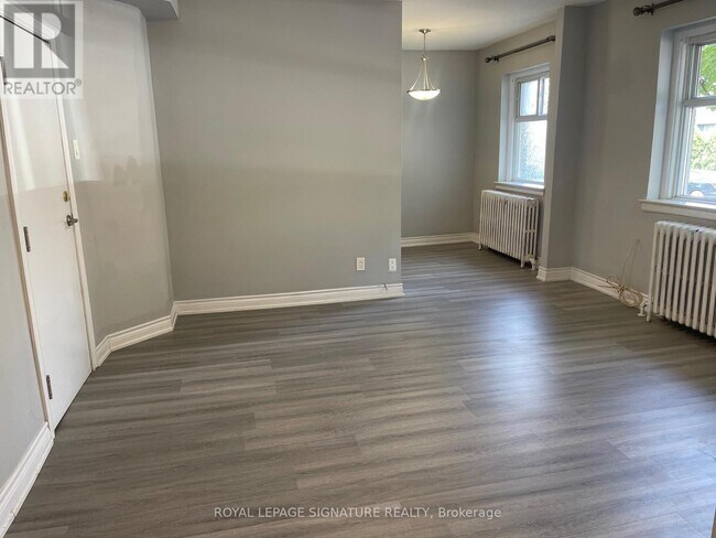 property at 382-382 Dovercourt Rd