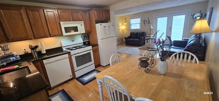89 Ashworth Ave in Hampton, NH - Building Photo - Building Photo