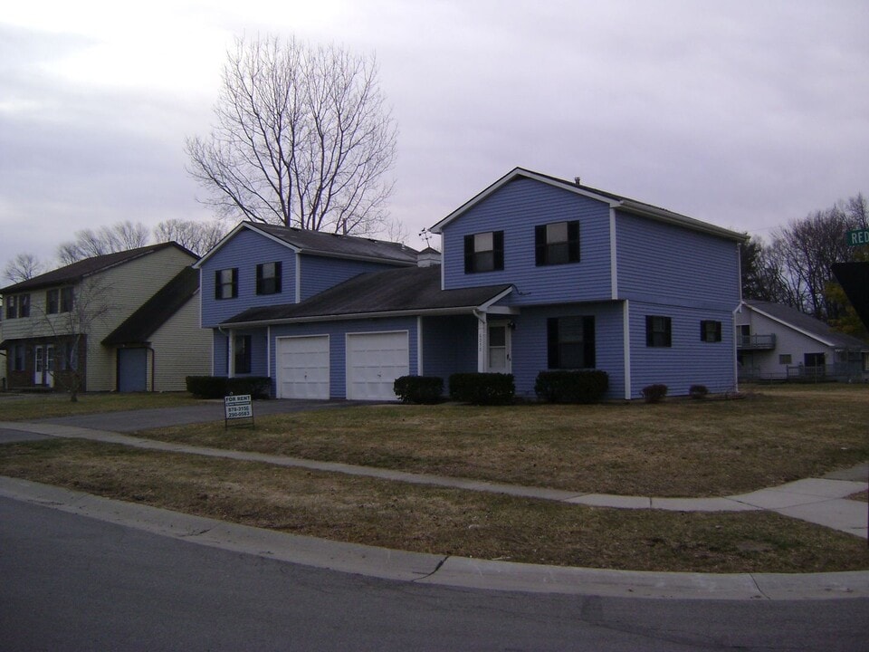 6057-6059 Red Oak Dr in Toledo, OH - Building Photo