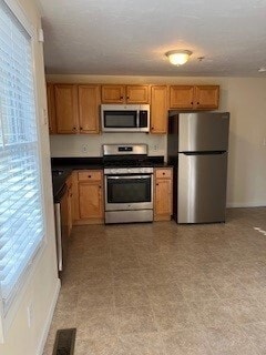 417 Hildreth St in Lowell, MA - Building Photo - Building Photo