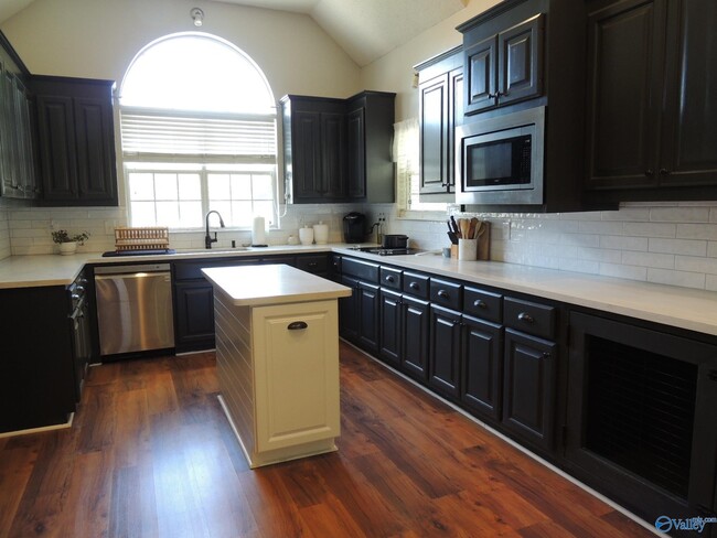 property at 104 Kestrel Ct SW
