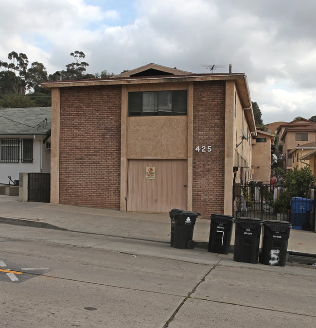 425 Solano Ave in Los Angeles, CA - Foto de edificio - Building Photo