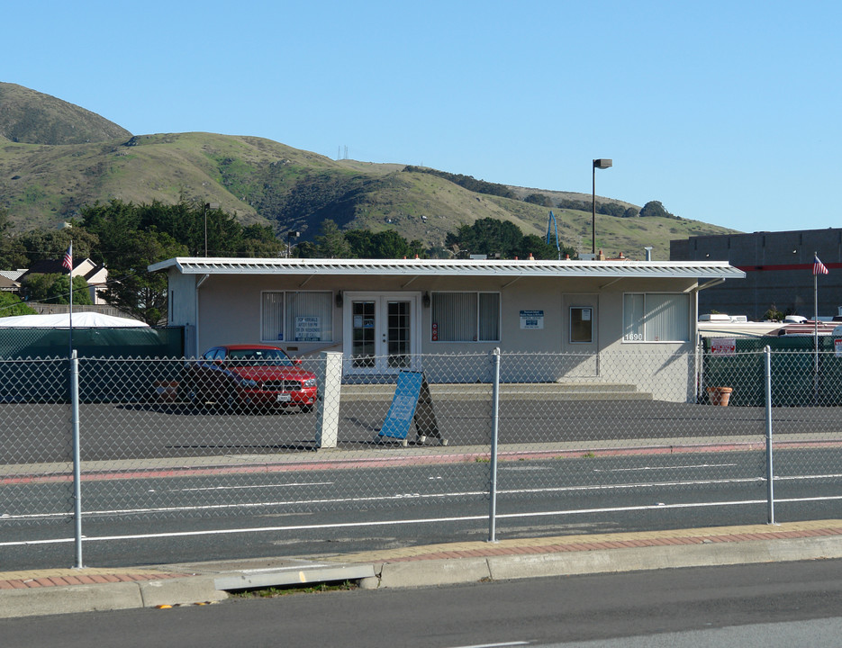 1690-1700 El Camino Real in South San Francisco, CA - Building Photo