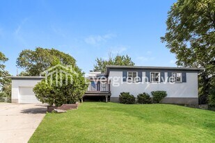 5774 Glow Ct in Cincinnati, OH - Building Photo