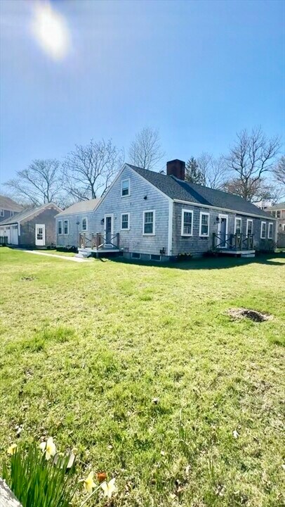 23 Pleasant St in Nantucket, MA - Building Photo