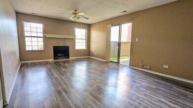 2060 N Rand Rd in Palatine, IL - Building Photo - Building Photo