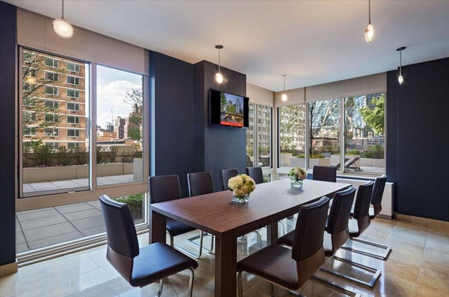 254 W 54th St