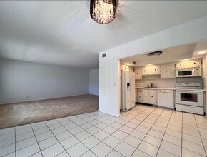 203 Andover E in West Palm Beach, FL - Building Photo - Building Photo