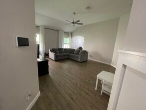 1330 Plaza Lake Dr in San Antonio, TX - Building Photo - Building Photo