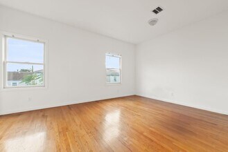 261 Lexington Ave, Unit 2 in Jersey City, NJ - Building Photo - Building Photo