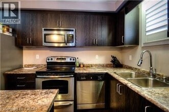 931 Glasgow St in Kitchener, ON - Building Photo - Building Photo