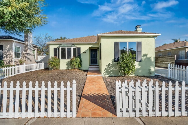 property at 4565 Estrella Ave