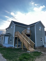 100 W College St in Aurora, MO - Building Photo