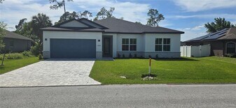 405 Loveland Blvd in Port Charlotte, FL - Building Photo