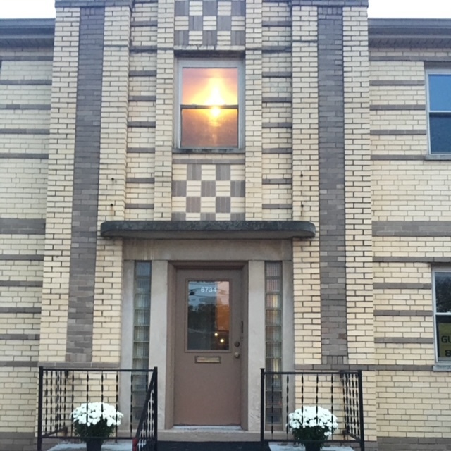 6734 Montgomery Rd in Cincinnati, OH - Foto de edificio - Building Photo