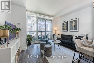 30 Roehampton Ave in Toronto, ON - Building Photo - Building Photo