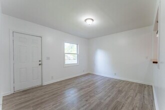 922 Morrow Rd in Nashville, TN - Building Photo - Building Photo