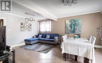 12 Chandler Dr in Toronto, ON - Building Photo - Building Photo