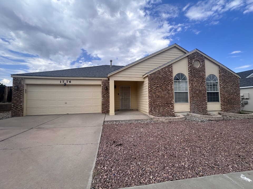 1776 Blueberry Dr NE in Rio Rancho, NM - Building Photo