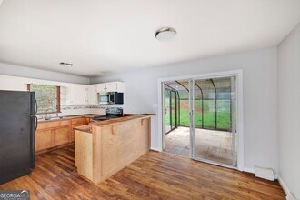 3178 Pinehill Dr in Decatur, GA - Foto de edificio - Building Photo