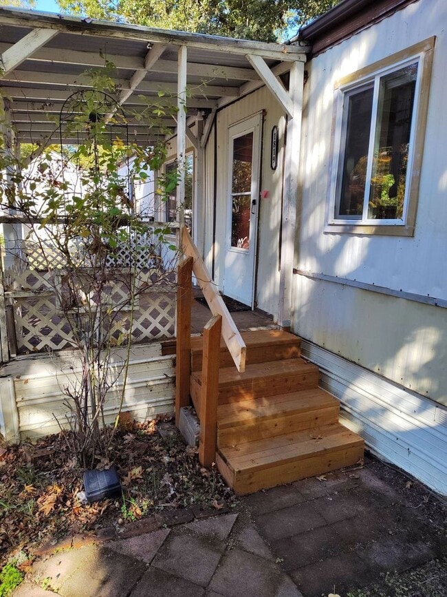 1819 Green Siding Rd in Roseburg, OR - Building Photo - Building Photo