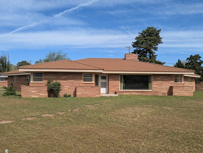 property at 1002 W 5th St