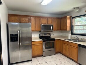 647 S Hazelnut Ave in Springfield, MO - Building Photo - Building Photo