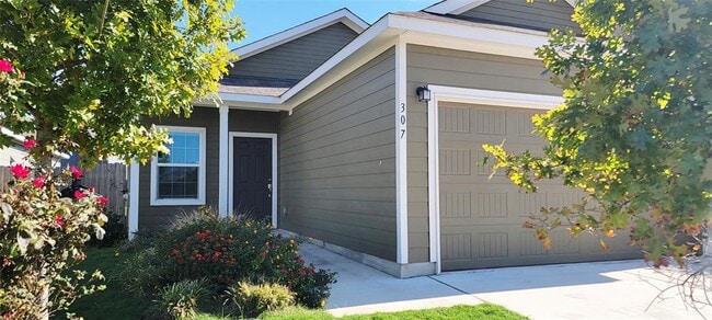 307 Bass Dr in Bastrop, TX - Building Photo - Building Photo