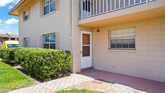 1100 E Caroline St in Tavares, FL - Building Photo - Building Photo