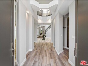 112 Elm Dr in Beverly Hills, CA - Building Photo - Building Photo