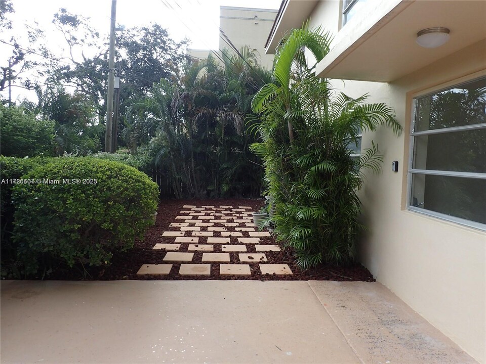 543 SW 37th Ave in Miami, FL - Building Photo