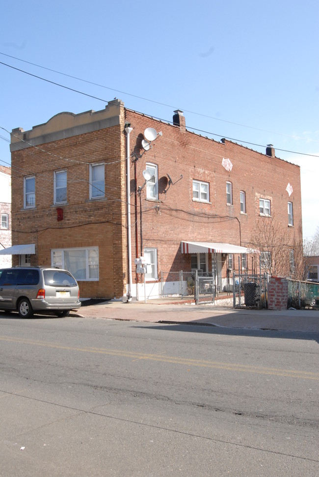 224 Harrison Ave in Lodi, NJ - Building Photo - Building Photo