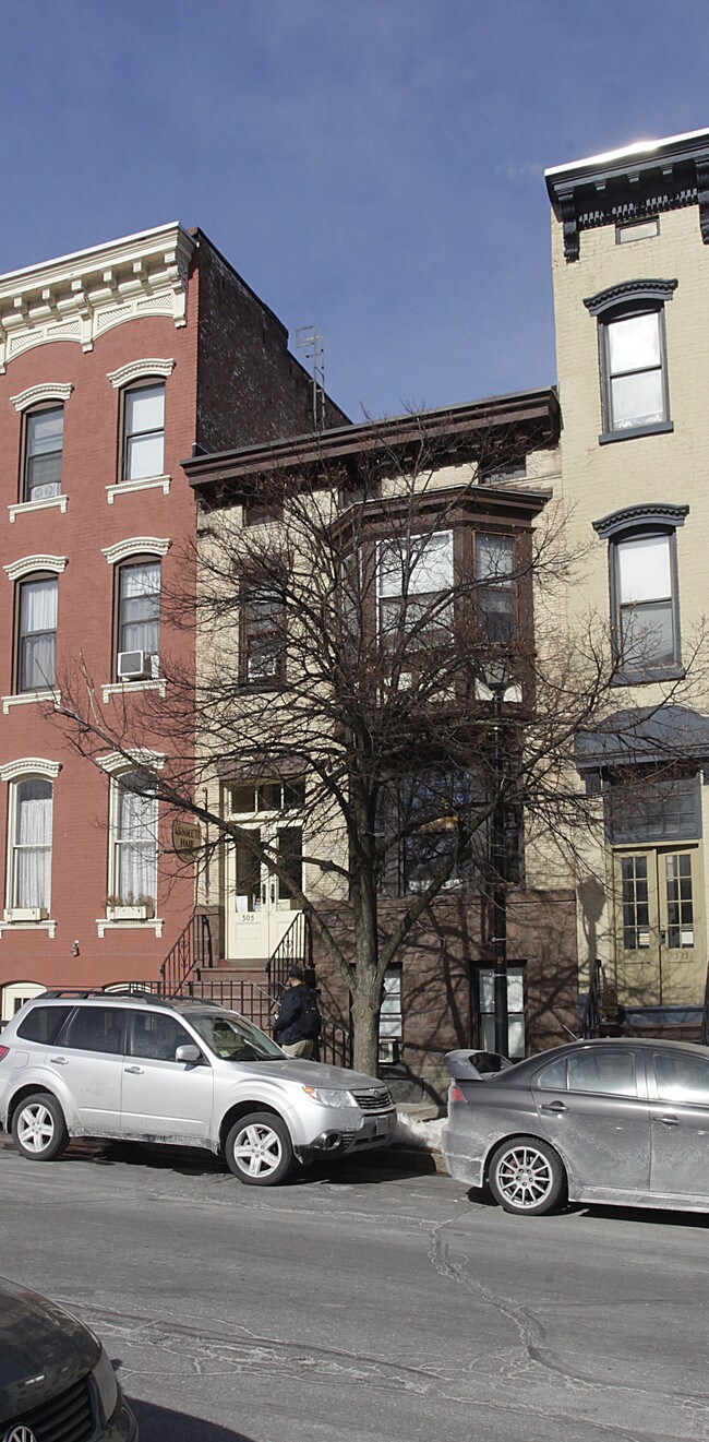 305 Hamilton St in Albany, NY - Building Photo - Building Photo