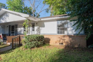 3216 Jim Lee Rd in Tallahassee, FL - Building Photo