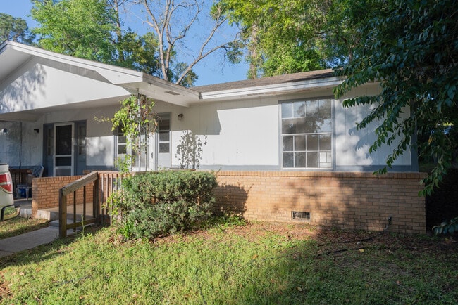 property at 3216 Jim Lee Rd